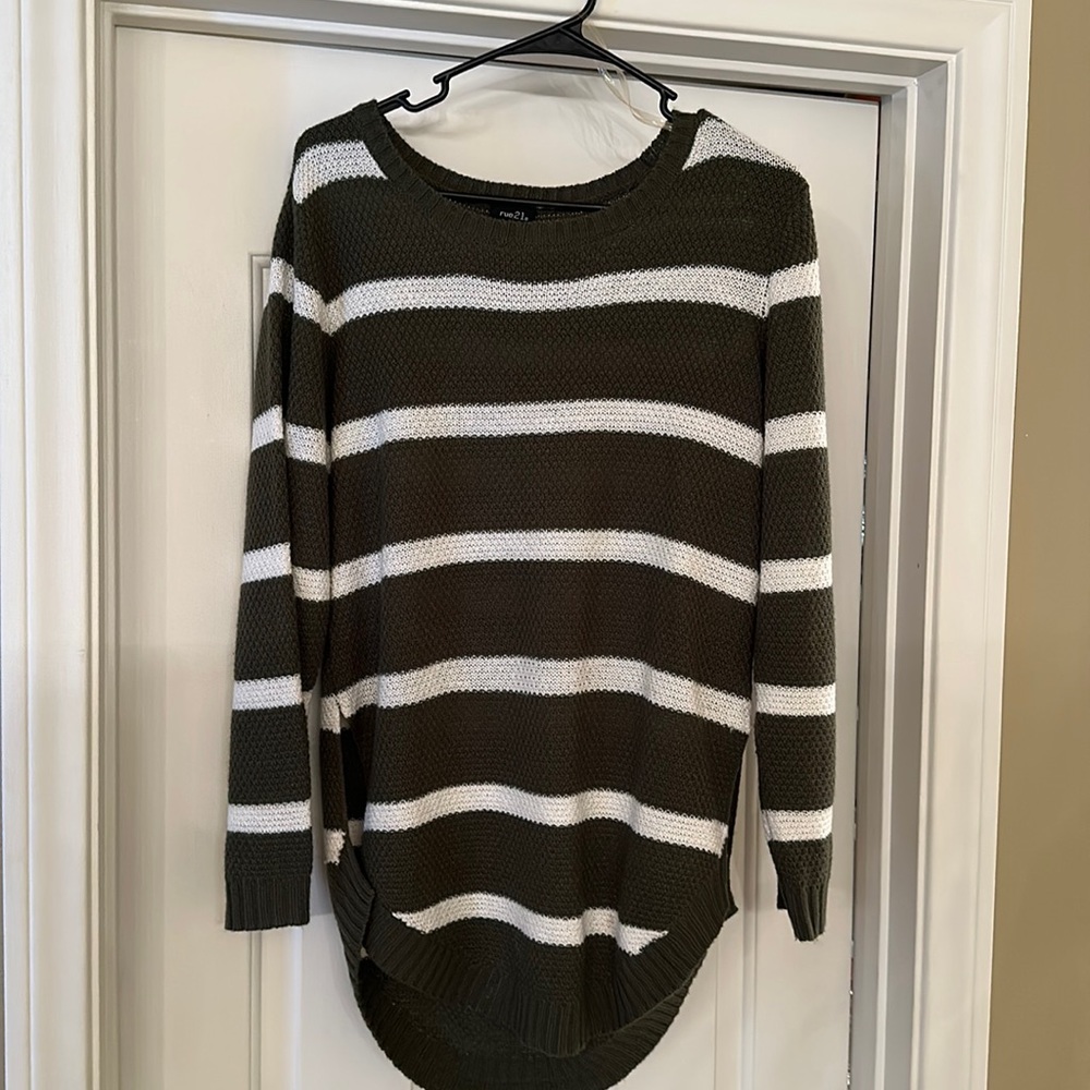 Size med Army green and tan sweater